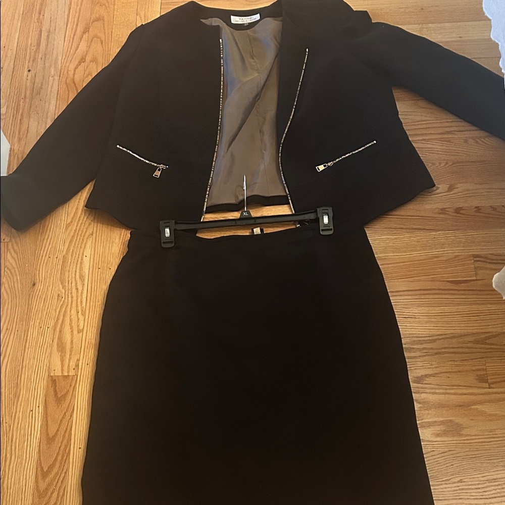 Black Women's Two-Piece Skirt Suit - Classic Professional Set